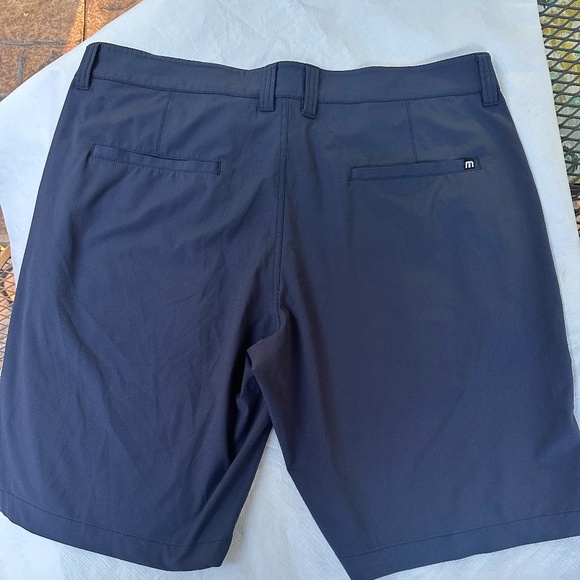 Travis Mathew Men's Lightweight Bluish-Gray Golf Shorts ~ Size 35 - Picture 3 of 8